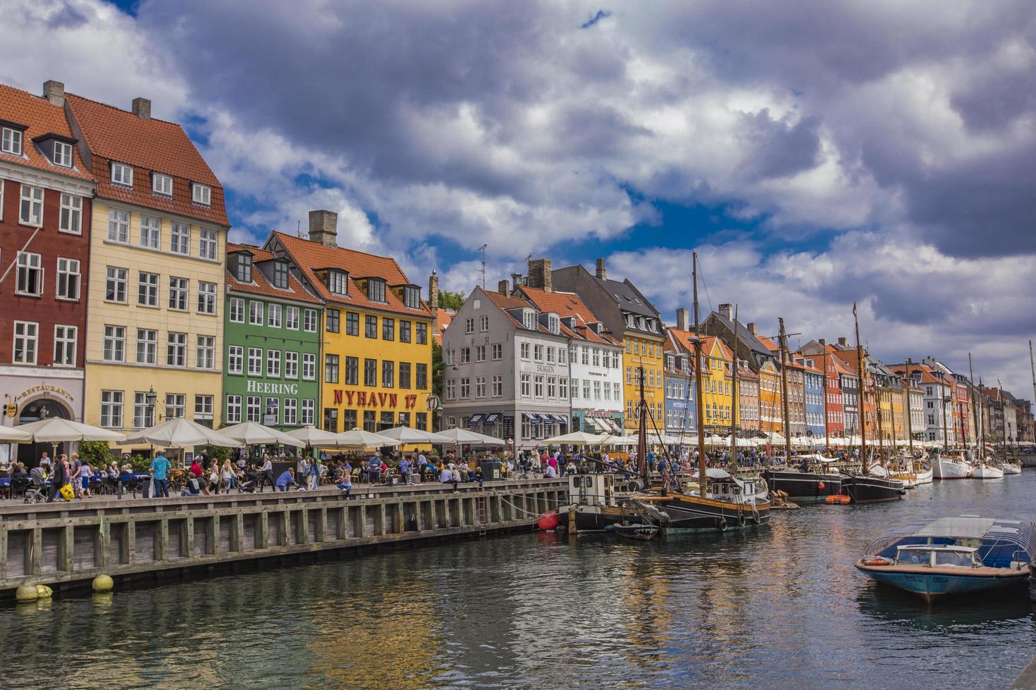 Kopenhagen, Denemarken, 13 juni 2018 - detail van Nyhavn in Kopenhagen, Denemarken. nyhavn is een 17e-eeuwse waterkant en uitgaanswijk in Kopenhagen. foto