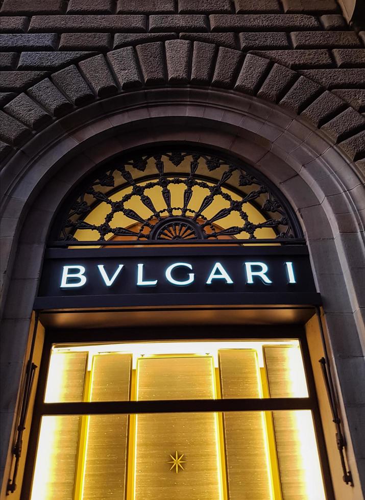 Florence, Italië, 18 september 2016 - detail van de bulgari-winkel in Florence, Italië. bulgari is een Italiaans merk voor sieraden en luxegoederen, opgericht in 1884 in Rome. foto