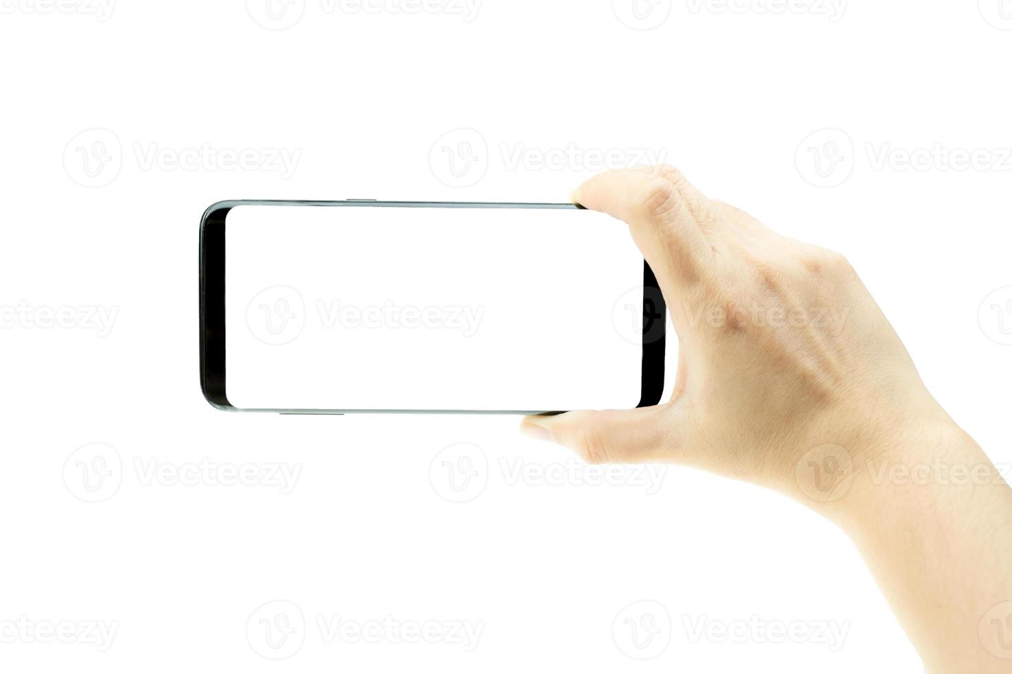 vrouw hand met zwarte mobiele telefoon met wit scherm op de achtergrond, smartphone leeg scherm, met uitknippad foto