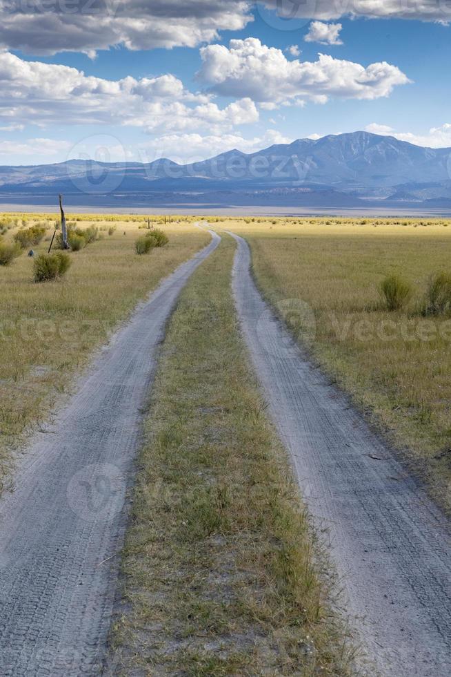 eenzame woestijnweg, Nevada foto