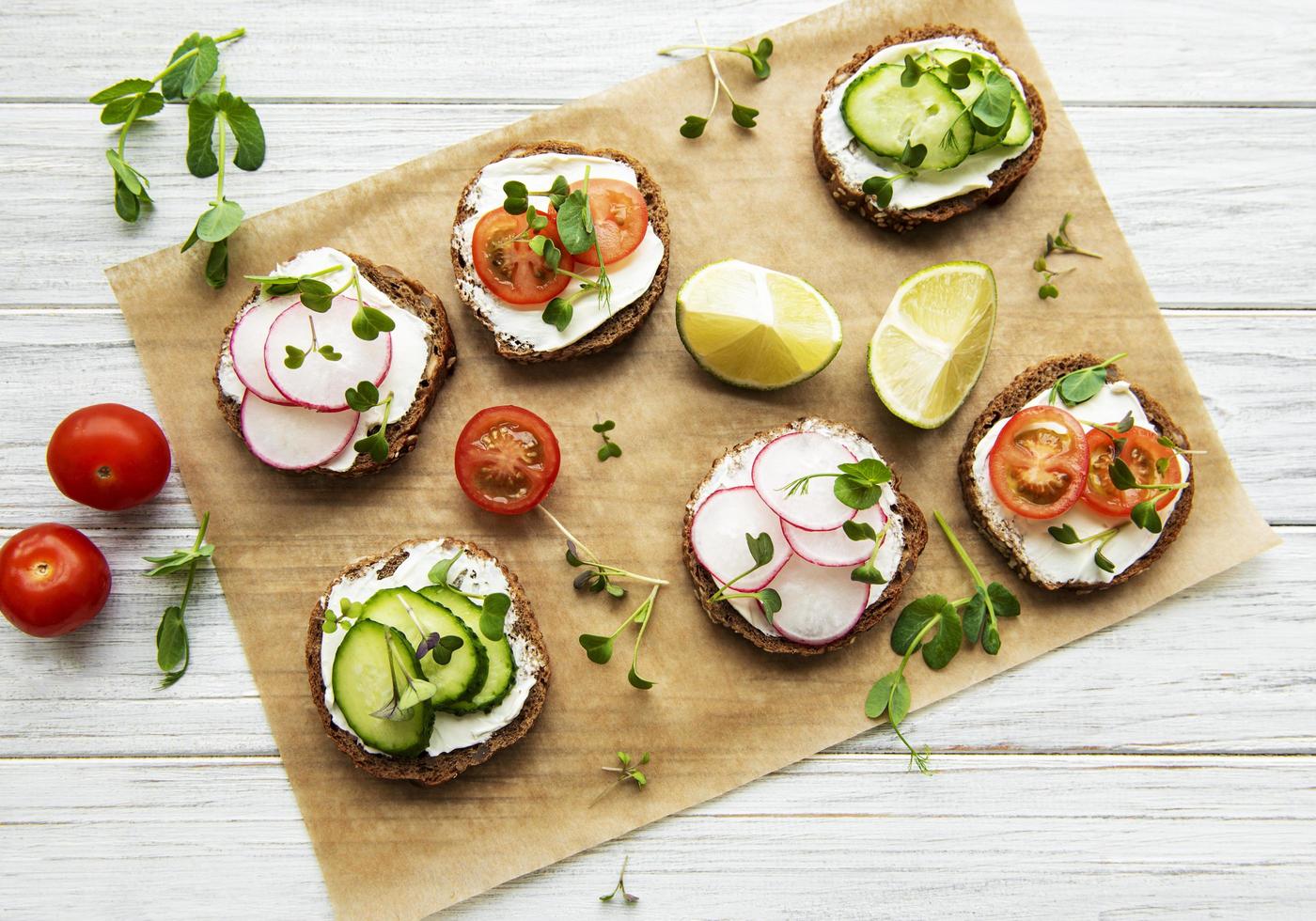 sandwiches met gezonde groenten en microgreens foto