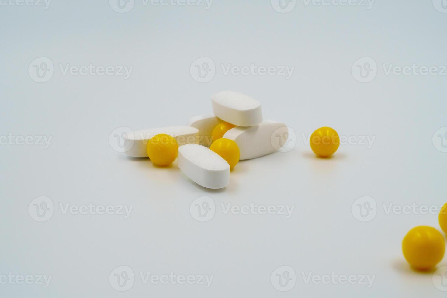 geneeskrachtig pillen, tabletten, geel vitamine capsules, farmaceutisch gezondheidszorg producten, verdovende middelen voor medisch behandeling, dieet supplementen, therapeutisch medicatie, farmacologisch, Gezondheid steun foto