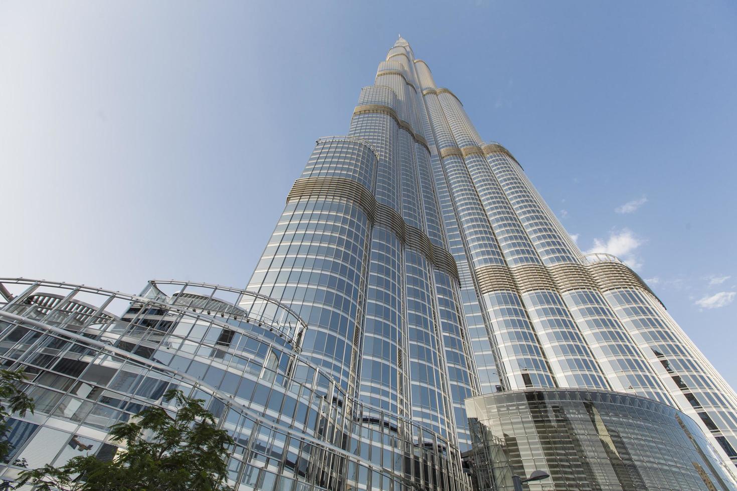 dubai, Verenigde Arabische Emiraten, 7 mei 2015 - uitzicht op burj khalifa in dubai. deze wolkenkrabber is met 828 m het hoogste door mensen gemaakte bouwwerk dat ooit is gebouwd. foto