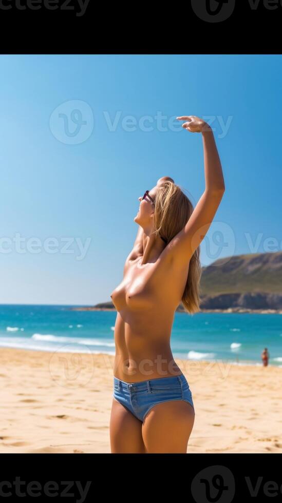 ai generatief blij vrouw genieten van de vrijheid van de strand staand met Open armen en een gelukkig glimlach foto