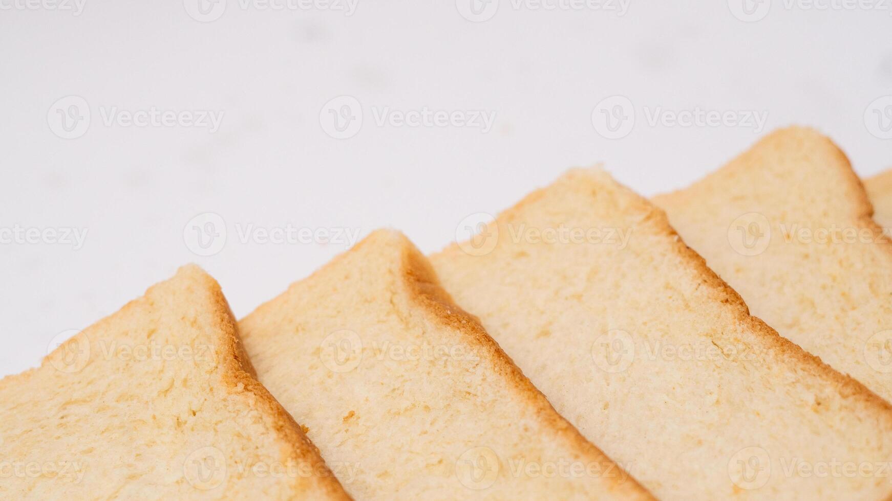 gesneden brood geïsoleerd Aan wit achtergrond met knipsel pad. foto