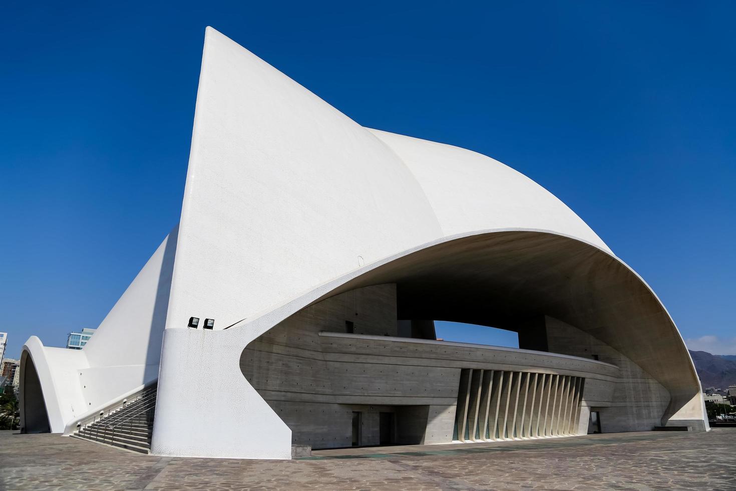 tenerife, spanje, 31 augustus 2013 - auditorio de tenerife in tenerife, spanje. het is ontworpen door architect Santiago Calatrava Valls en geopend op 26 september 2003. foto