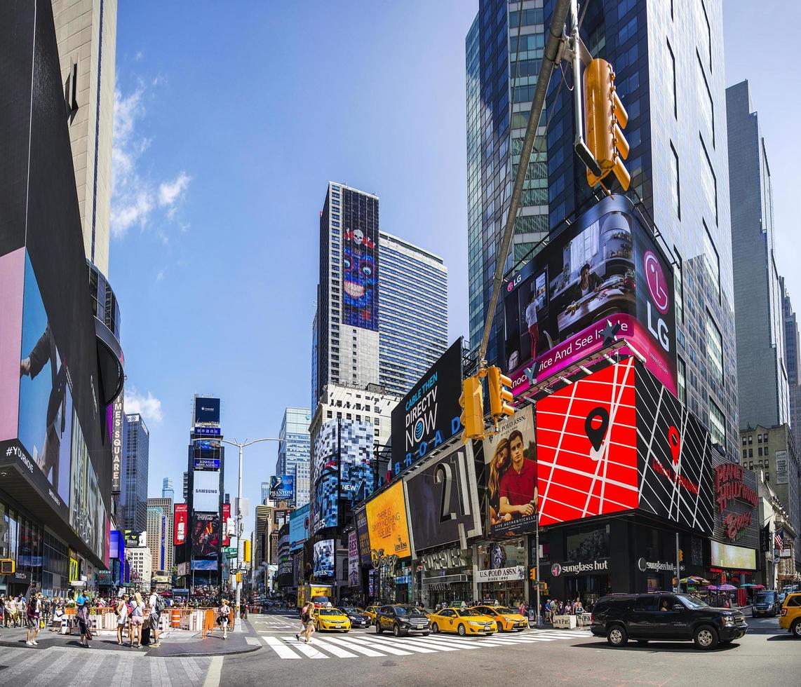 New York, Verenigde Staten, 31 augustus 2017 - niet-geïdentificeerde mensen op het Times Square, New York. Times Square is de meest populaire toeristische locatie in New York City. foto