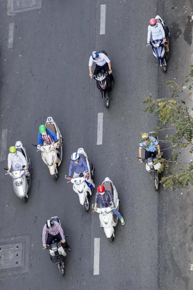 Ho chi minh, vietnam, 22 februari 2017 - niet-geïdentificeerde mensen op straat van ho chi minh, vietnam. Ho Chi Minh is de grootste stad van Vietnam. foto