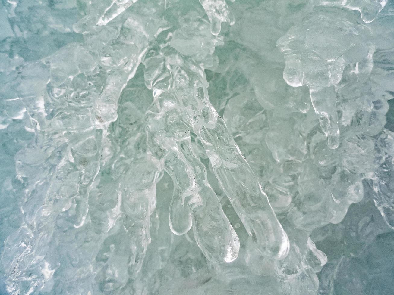 textuur macro-opname van turquoise blauwe bevroren waterval in noorwegen. foto