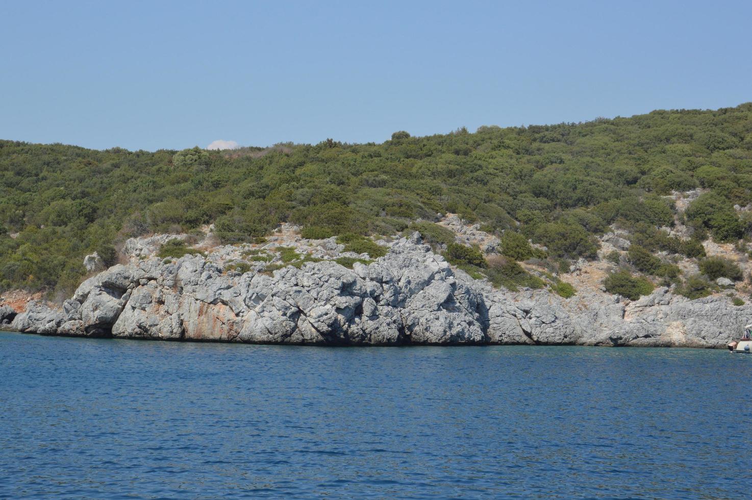 Egeïsche Zee in Turkije, panorama van bergen en kust foto