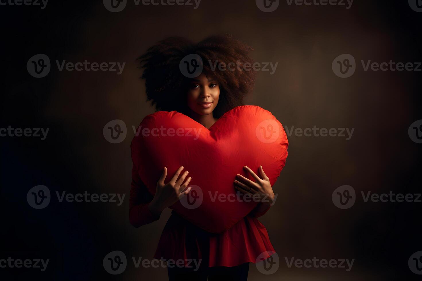 ai gegenereerd Afrikaanse Amerikaans vrouw Holding groot rood hart Aan donker bruin achtergrond, neurale netwerk gegenereerd fotorealistisch beeld foto