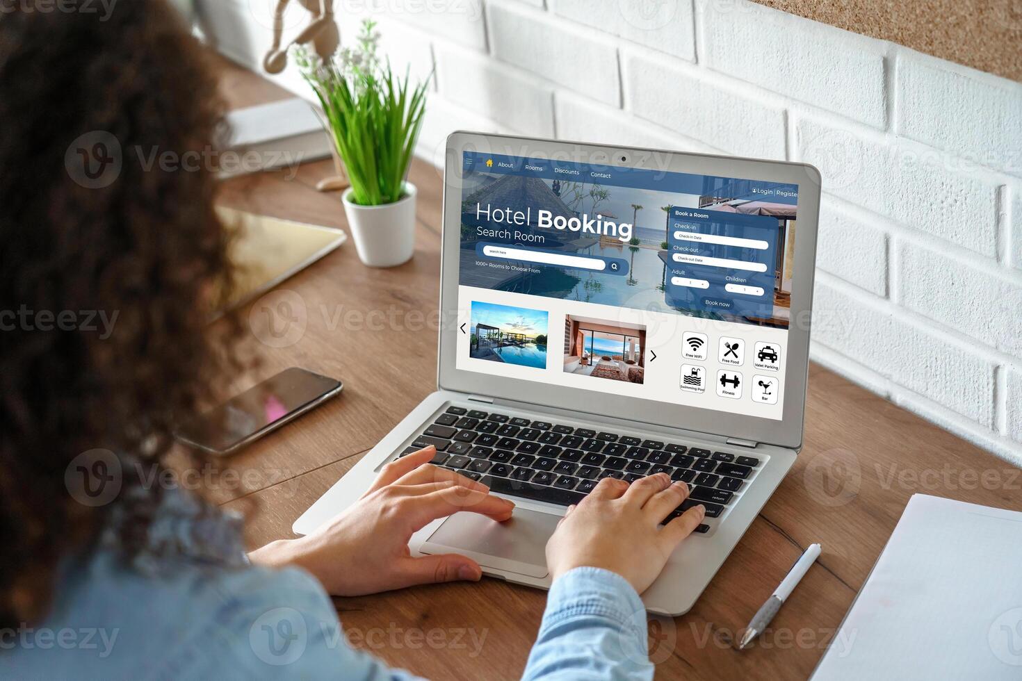 online hotel accommodatie reservering website voorzien modieus reservering systeem . reizen technologie concept . foto
