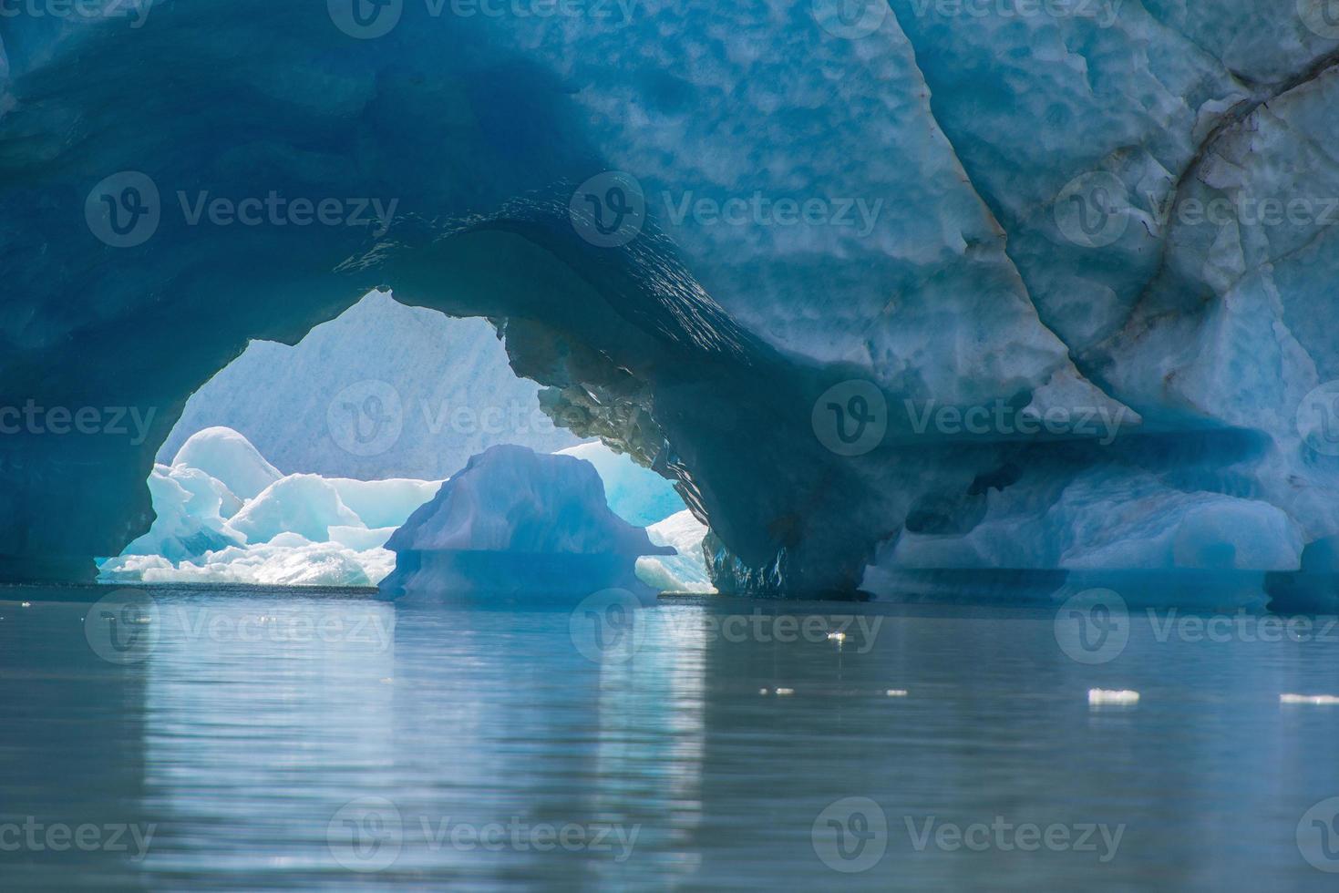 ijsberggrot, schudt gletsjer, alaska foto