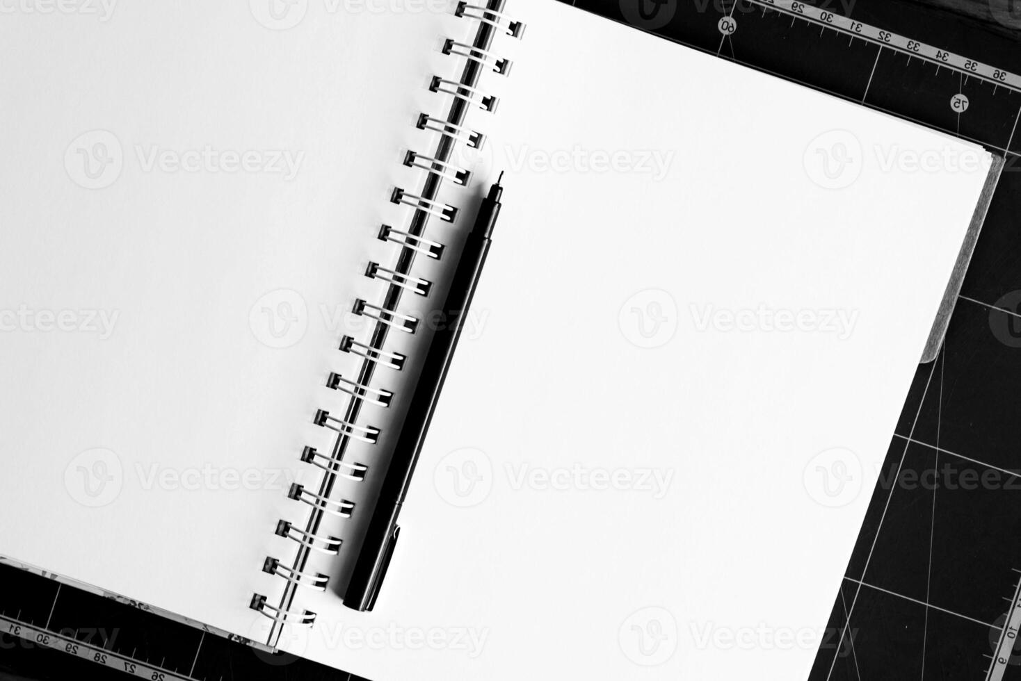 leeg notitieboekje mockup sjabloon voor banners en andere ontwerp doeleinden, leeg blanco papieren foto