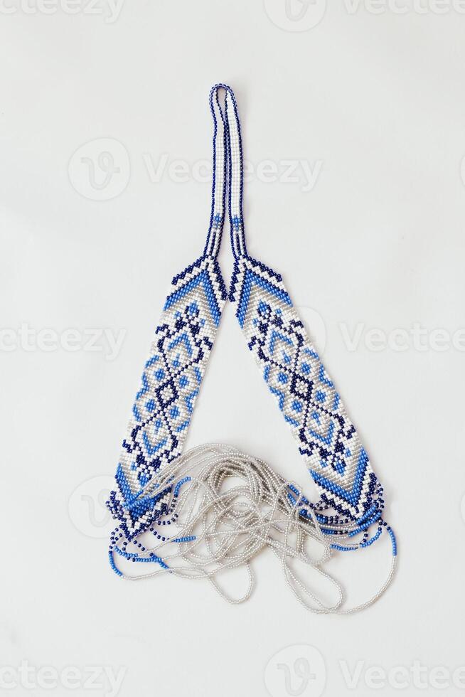 meetkundig patroon Aan de gerdan ornament, oekraïens kralen ornament, amulet. foto