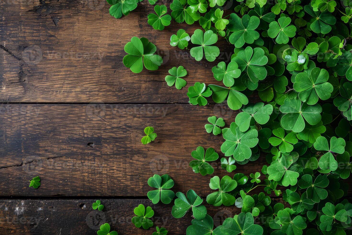 ai gegenereerd Klaver bladeren Aan houten tafel. st. Patrick dag achtergrond. generatief ai foto