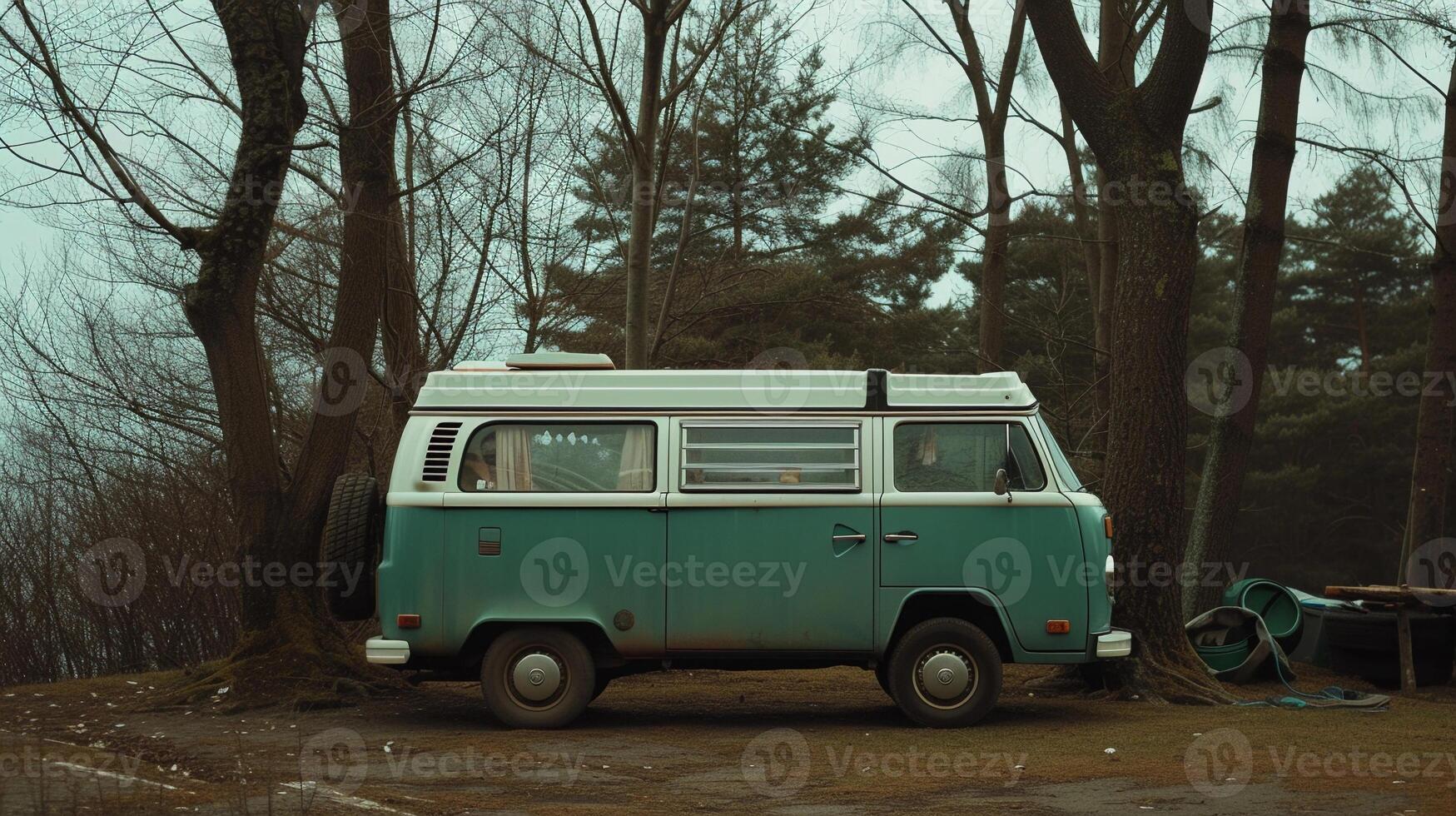 ai gegenereerd camper busje vrijheid, vastleggen een camper busje geparkeerd door de strand of in een toneel- plaats, achtergrond beeld generatief ai foto