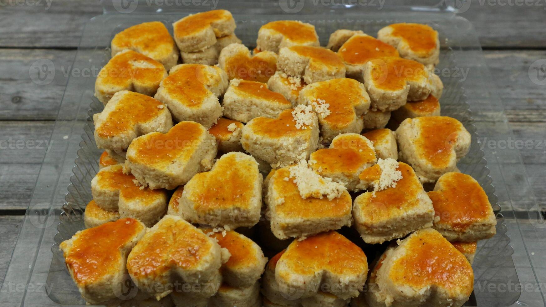 kue kacang of pinda boter koekjes, eigengemaakt koekjes voor eid mubarak. pinda taart of kue kacang is een voedsel dat is vaak geserveerd Aan vakantie of Aan eid al-fitr in Indonesië land. foto