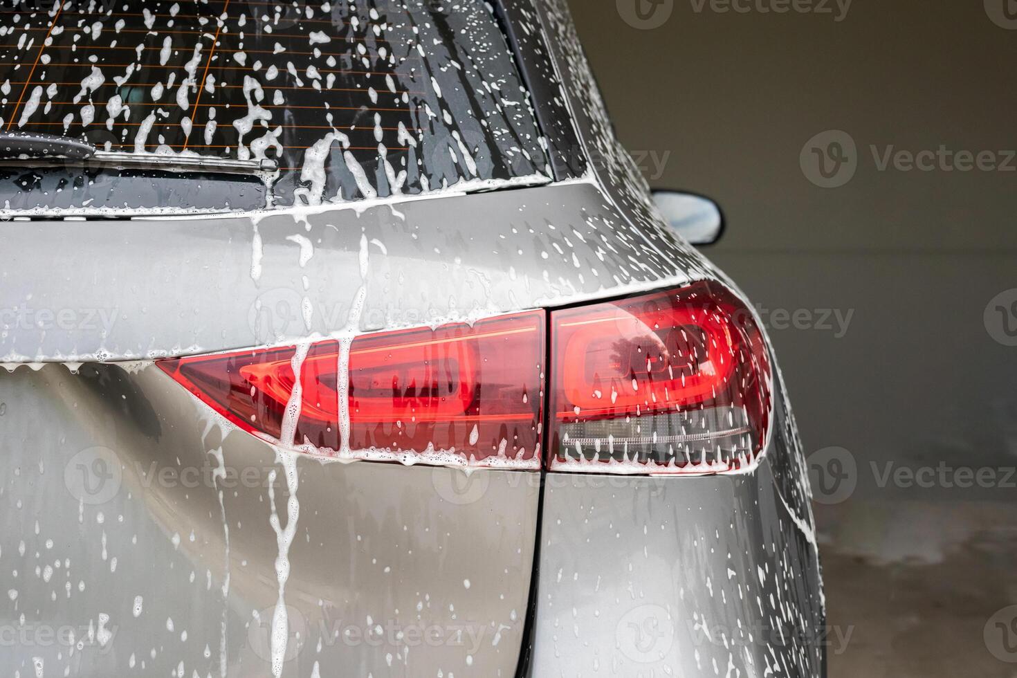 auto schoonmaak en het wassen met schuim zeep foto