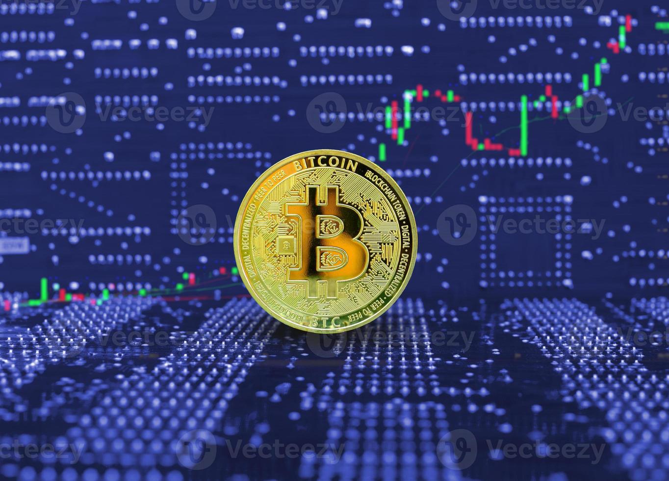gouden bitcoin cryptocurrency op de achtergrond van de handelsgrafiek foto