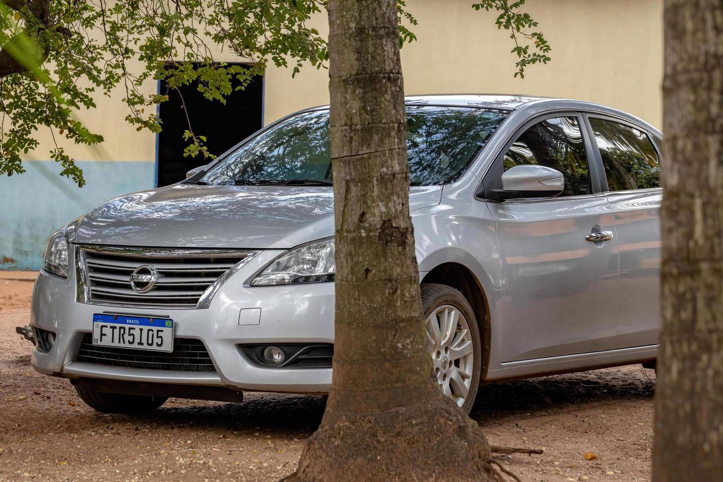 cassilandia, mato grosso do sul, brazil, 2021 -nissan sentra in zilverkleur foto