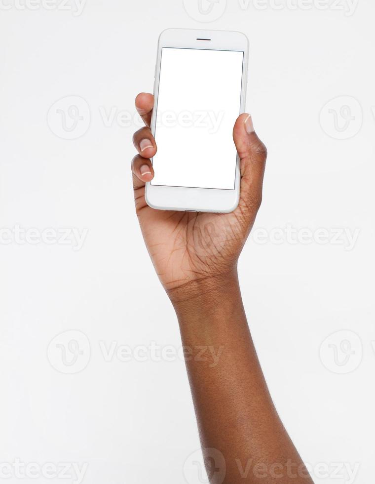 hand met witte telefoon geïsoleerd op wit uitknippad binnen. bovenaanzicht.mock up.copy space.template.blank. foto