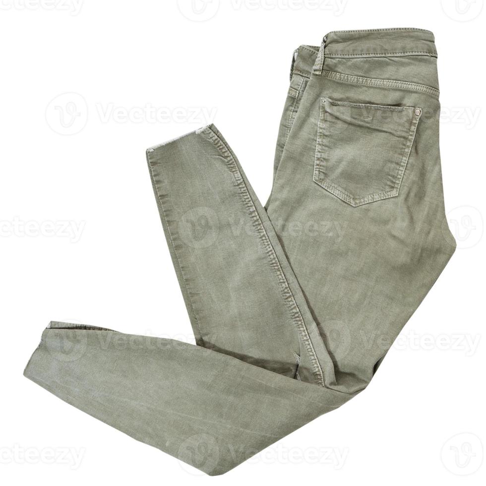 gevouwen kaki broek op witte achtergrond bovenaanzicht, mode, stijl concept - chino broek geïsoleerd op een witte achtergrond, kaki kleur, groene casual broek foto