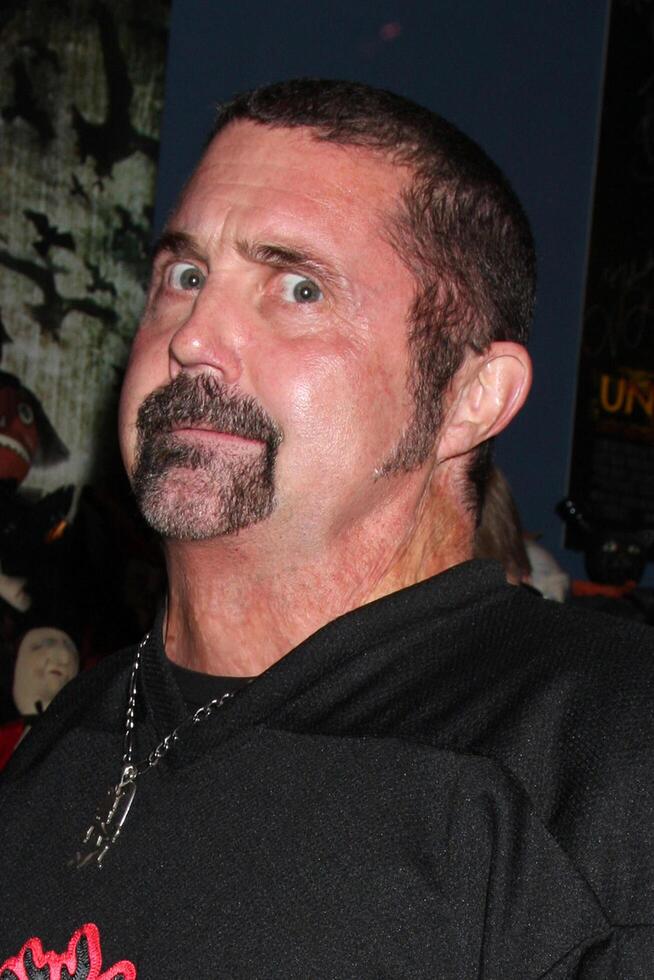 kane hodder ondertekening van de nieuw DVD vrijlating zijn naam was jason 30 jaren van vrijdag de 13e Bij donker lekkernijen op te slaan in burbank, ca Aan februari 3, 2009 2008 foto