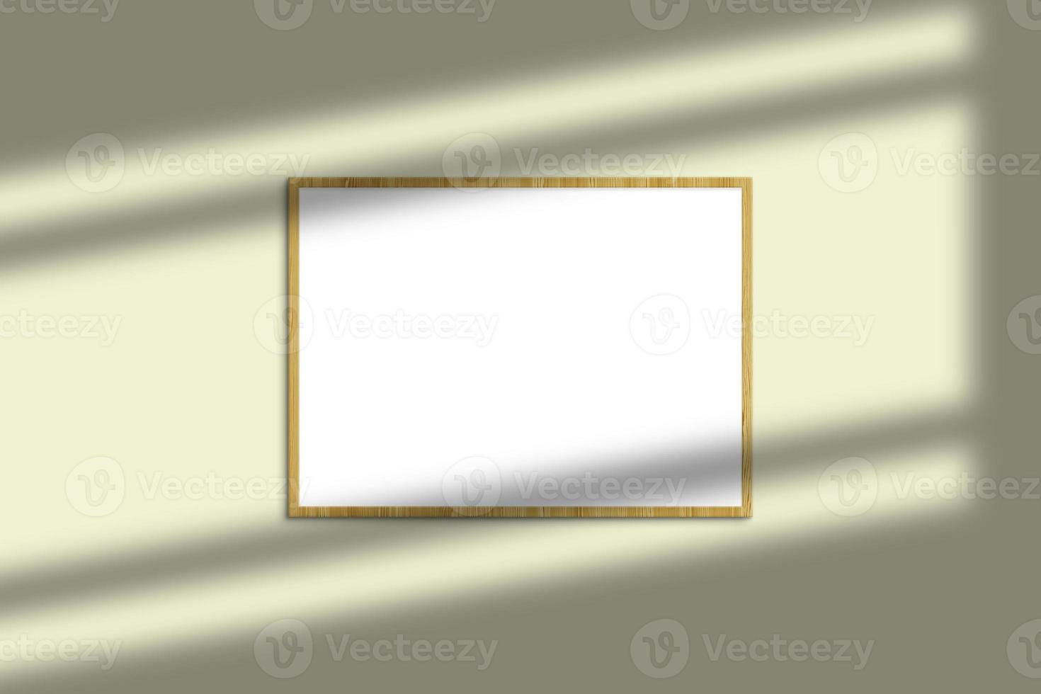 horizontaal houten fotolijstmodel met schaduwoverlay en pastelkleurige achtergrond foto