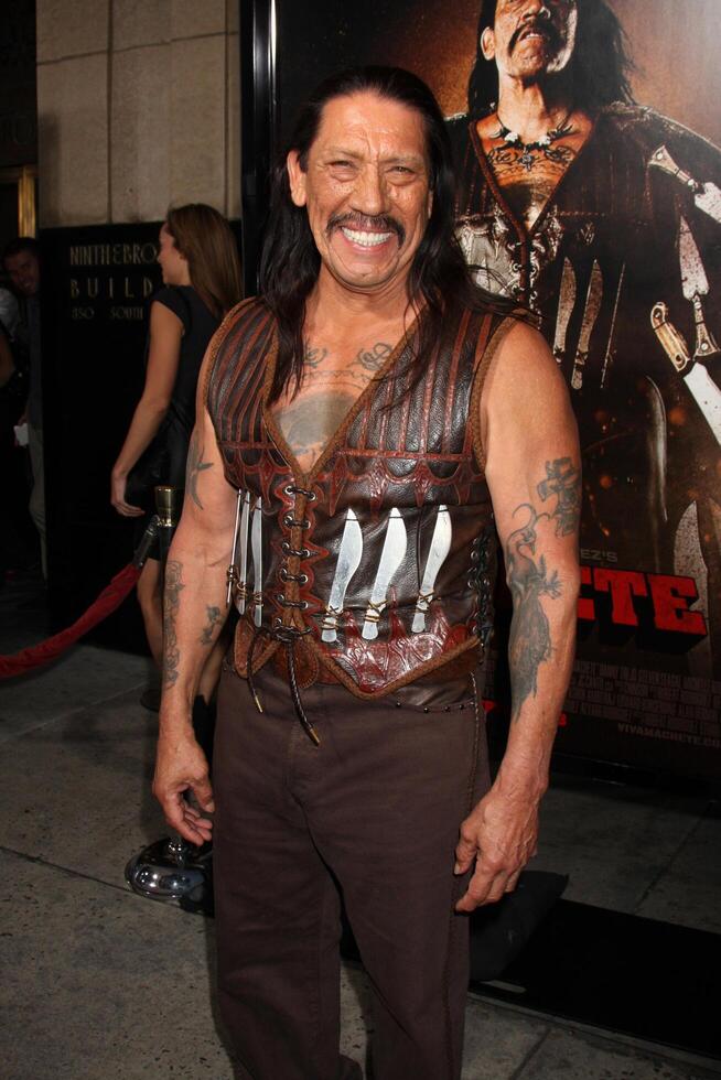 los angeles - aug 25 danny trejo arriveert Bij de kapmes première Bij orpheum theater Aan augustus 25, 2010 in los engelen, ca foto