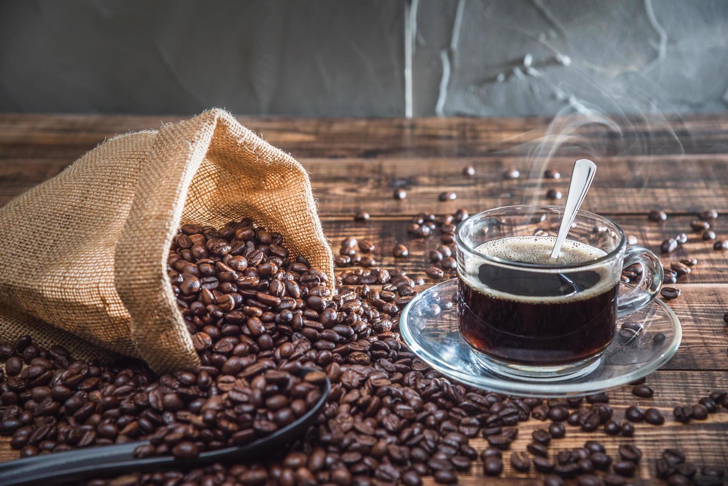 koffiekopje en koffiebonen foto