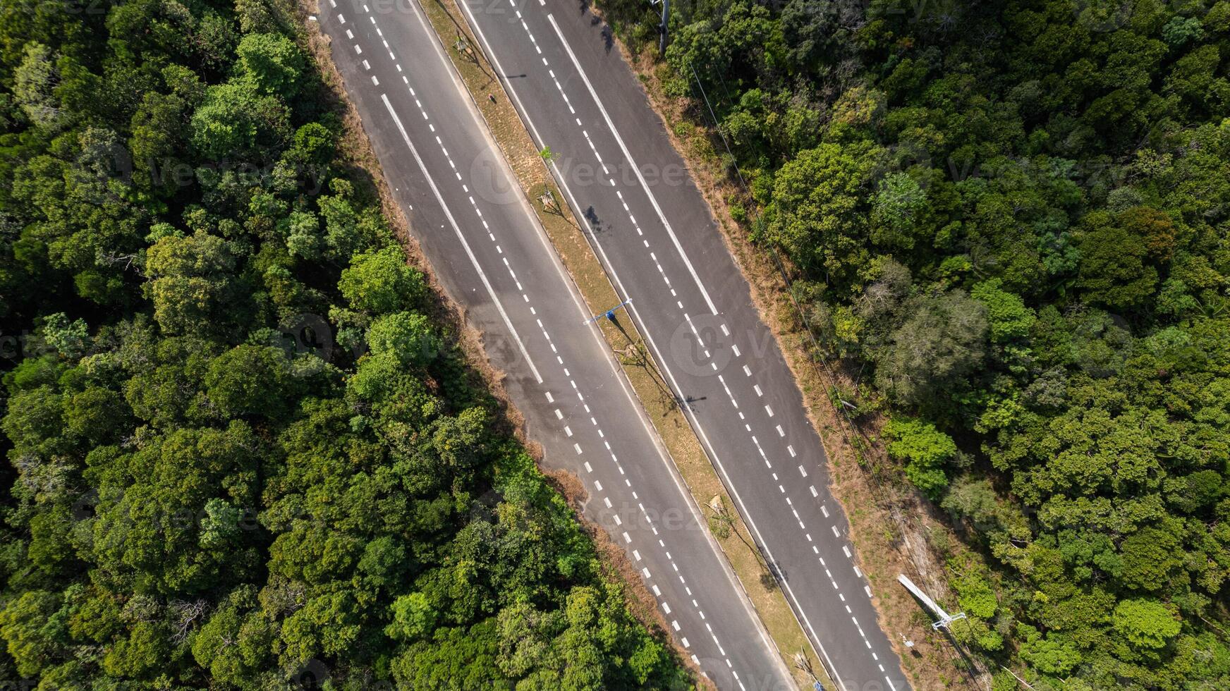 snelweg door groen, antenne perspectief foto
