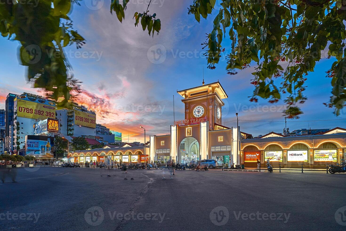 mooi zonsondergang in ben dan markt , ho chi minh stad is een populair toerist bestemming van Azië. foto