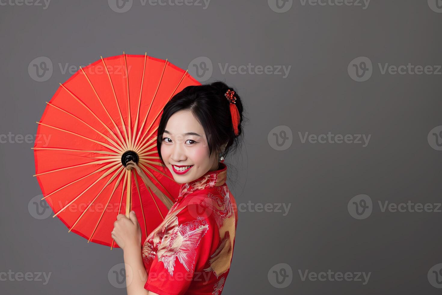 ai gegenereerd portret fotografie. Aziatisch Chinese vrouw glimlachen in traditioneel cheongsam qipao jurk Aan wit of grijs achtergrond. Chinese nieuw jaar festival concept. foto