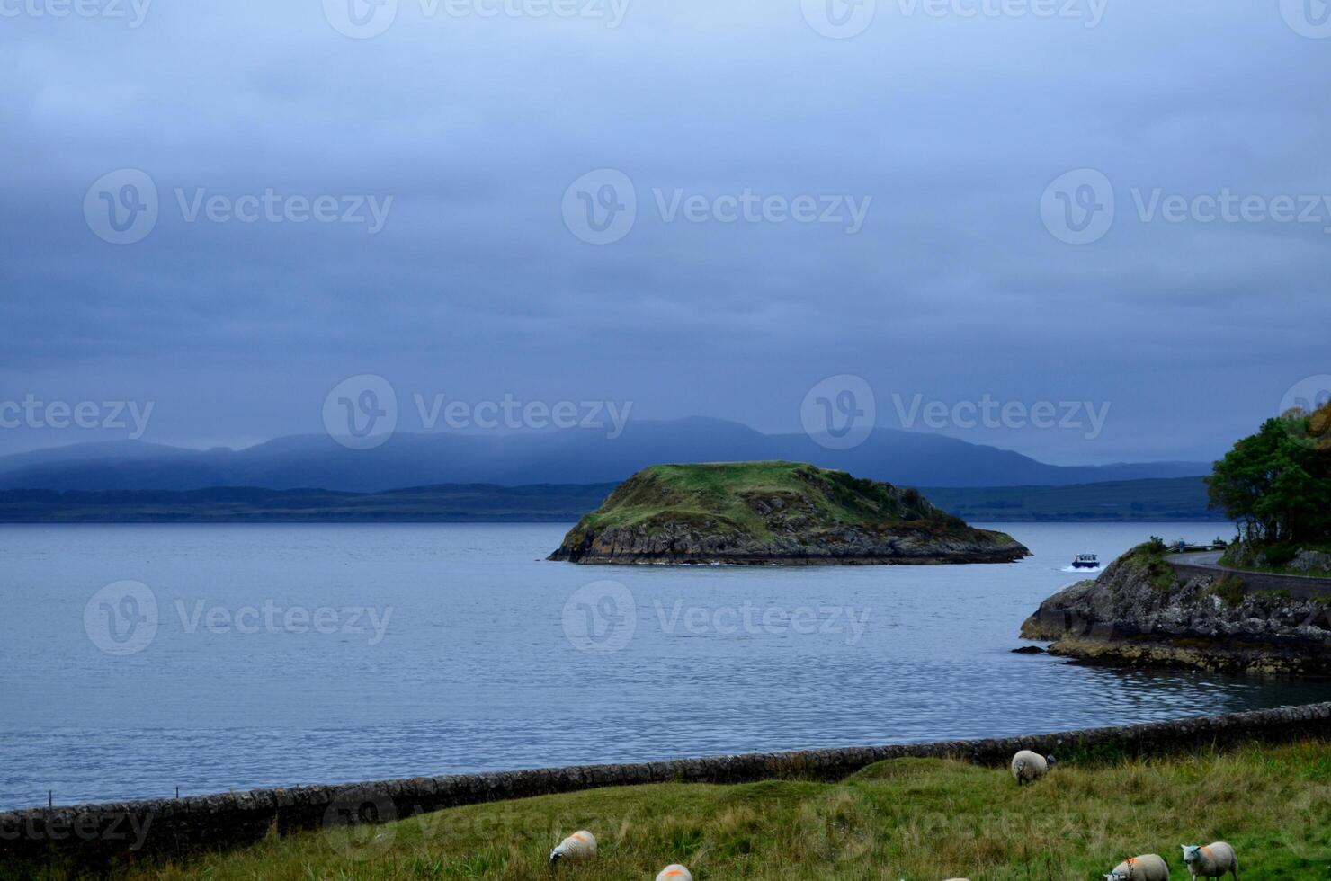 prachtig landschap van de baai in oban Schotland foto