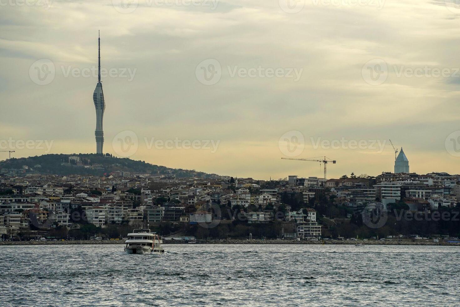 nieuw communicatie toren visie van Istanbul Bosporus reis foto