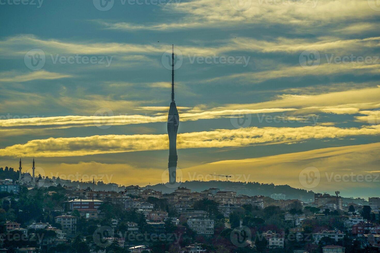 nieuw communicatie toren visie van Istanbul Bosporus reis foto