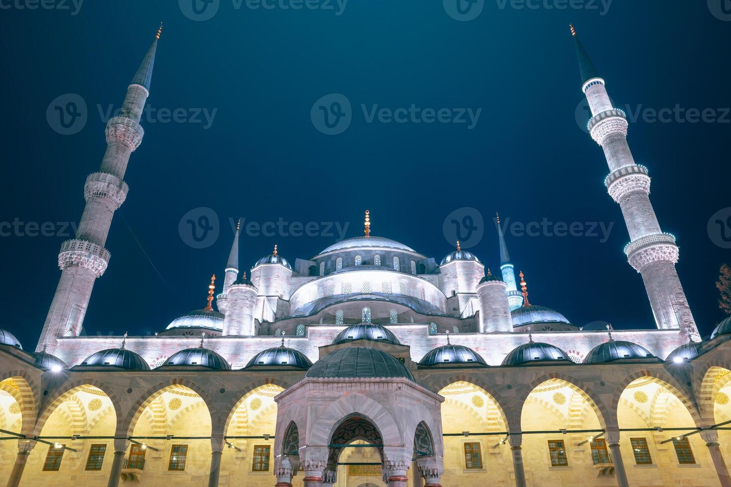sultanahmet camii of blauw moskee visie Bij nacht. Ramadan of Islamitisch achtergrond foto