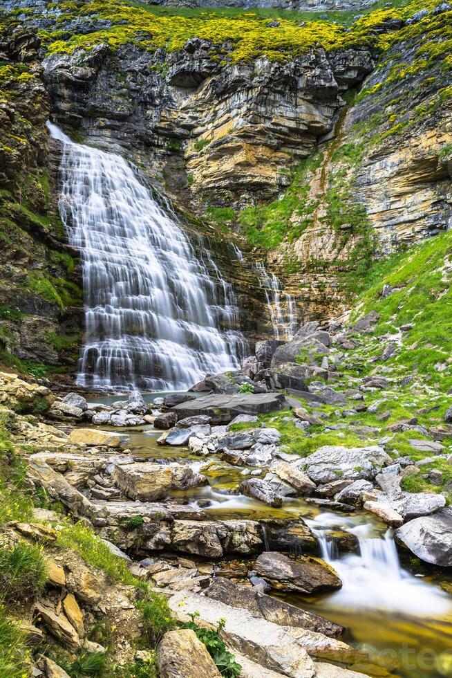 cascada cola de caballo waterval onder monte perdido Bij ordesa vallei aragon huesca Pyreneeën van Spanje foto