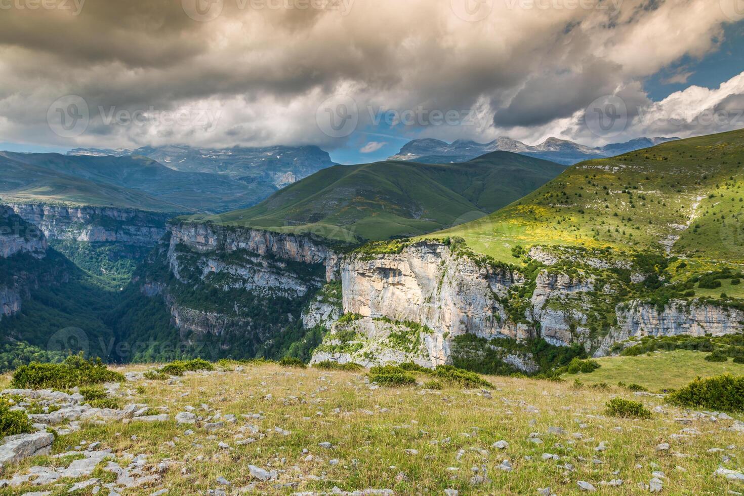 Ravijn de anisclo in parque nacional ordesa y monte perdido, Spanje foto