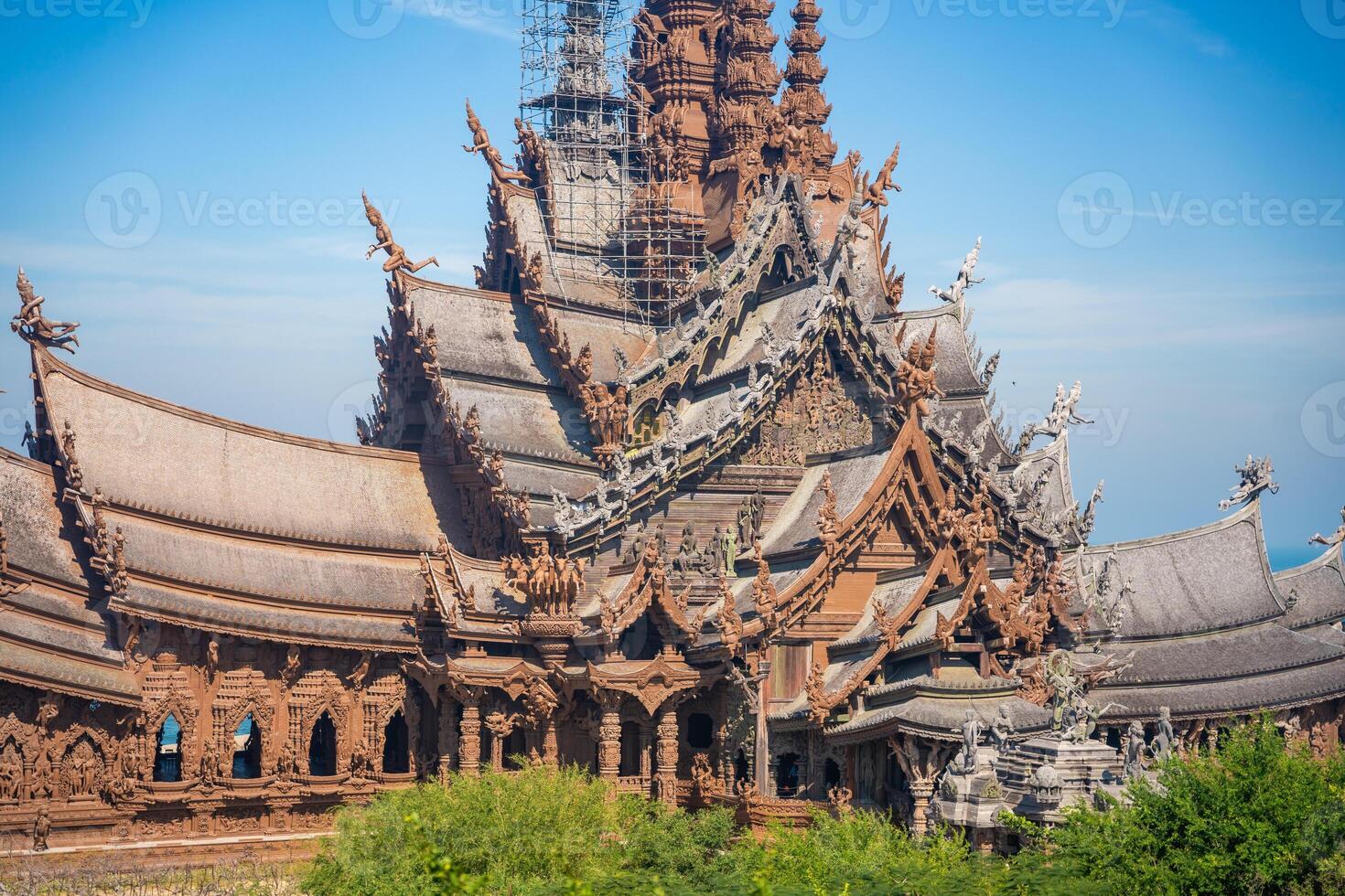 heiligdom van waarheid houten tempel in pattaya Thailand is een gigantisch hout bouw gelegen Bij de kaap van naklua pattaya stad. heiligdom van waarheid tempel. foto