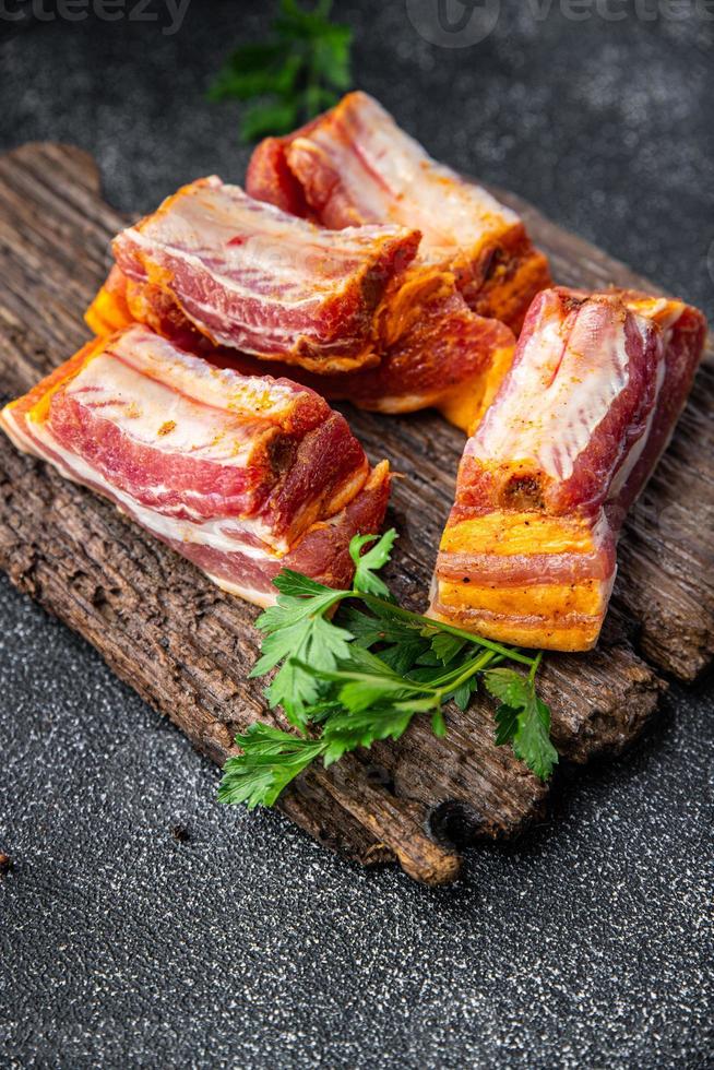 rauwe ribben vers vlees varkensvlees paprika maaltijd foto