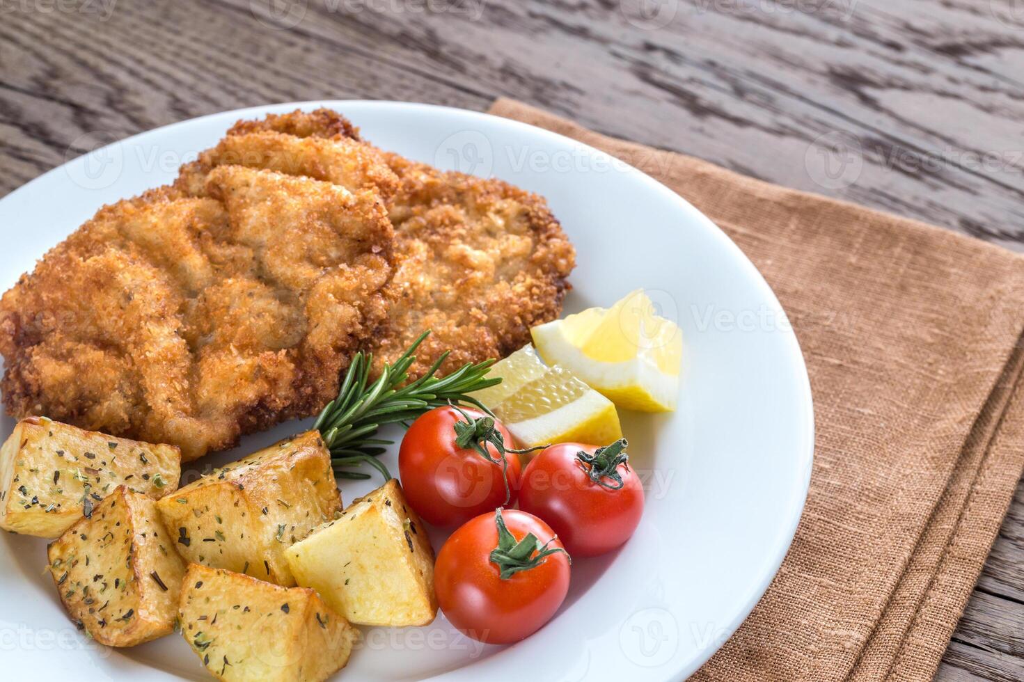 deel van schnitzel met garneer foto