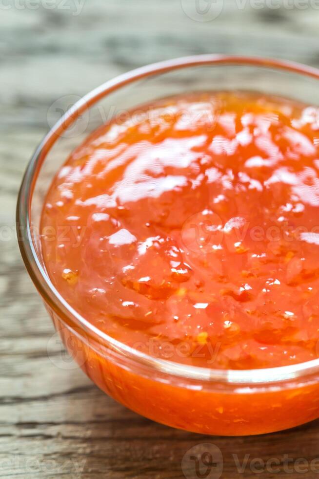 glas kom van Thais zoet Chili saus foto