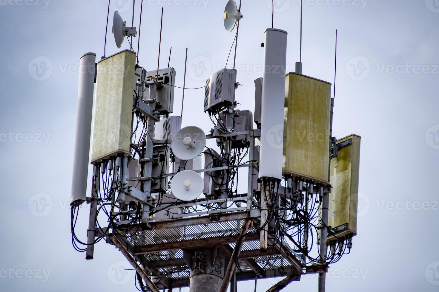 uitrusting Aan cel telefoon torens foto