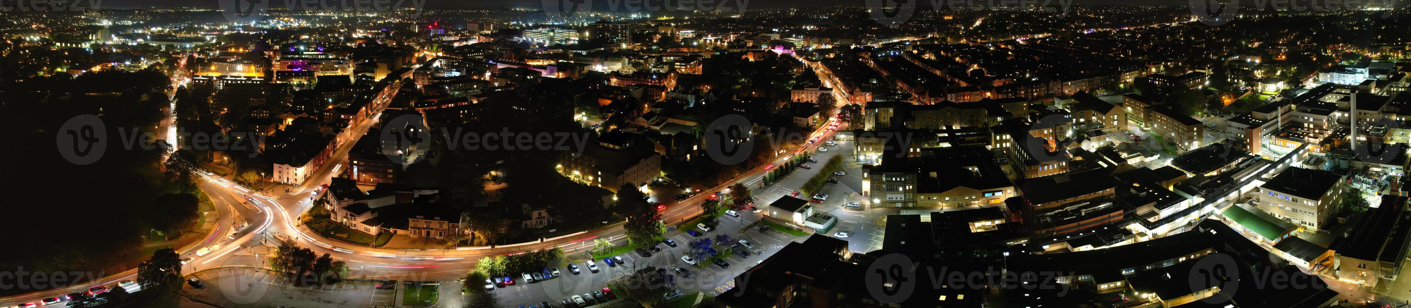 antenne panoramisch visie van verlichte Northampton stad van Engeland, uk gedurende nacht van oktober 25e, 2023 foto