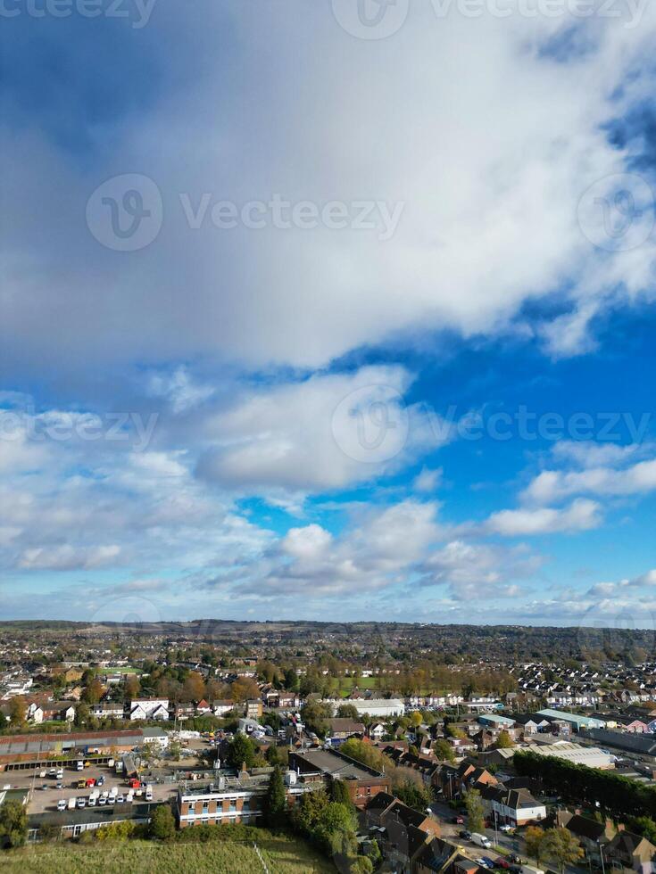 hoog hoek visie van noorden luton stad van Engeland uk gedurende verkoudheid en helder dag van winter. november 7e, 2023 foto