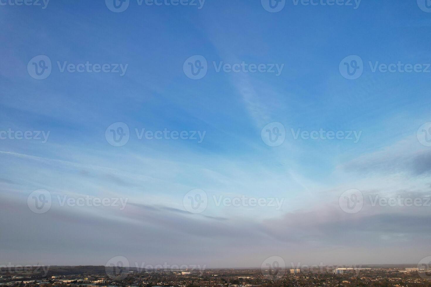 lucht en kleurrijk wolken over- Engeland foto