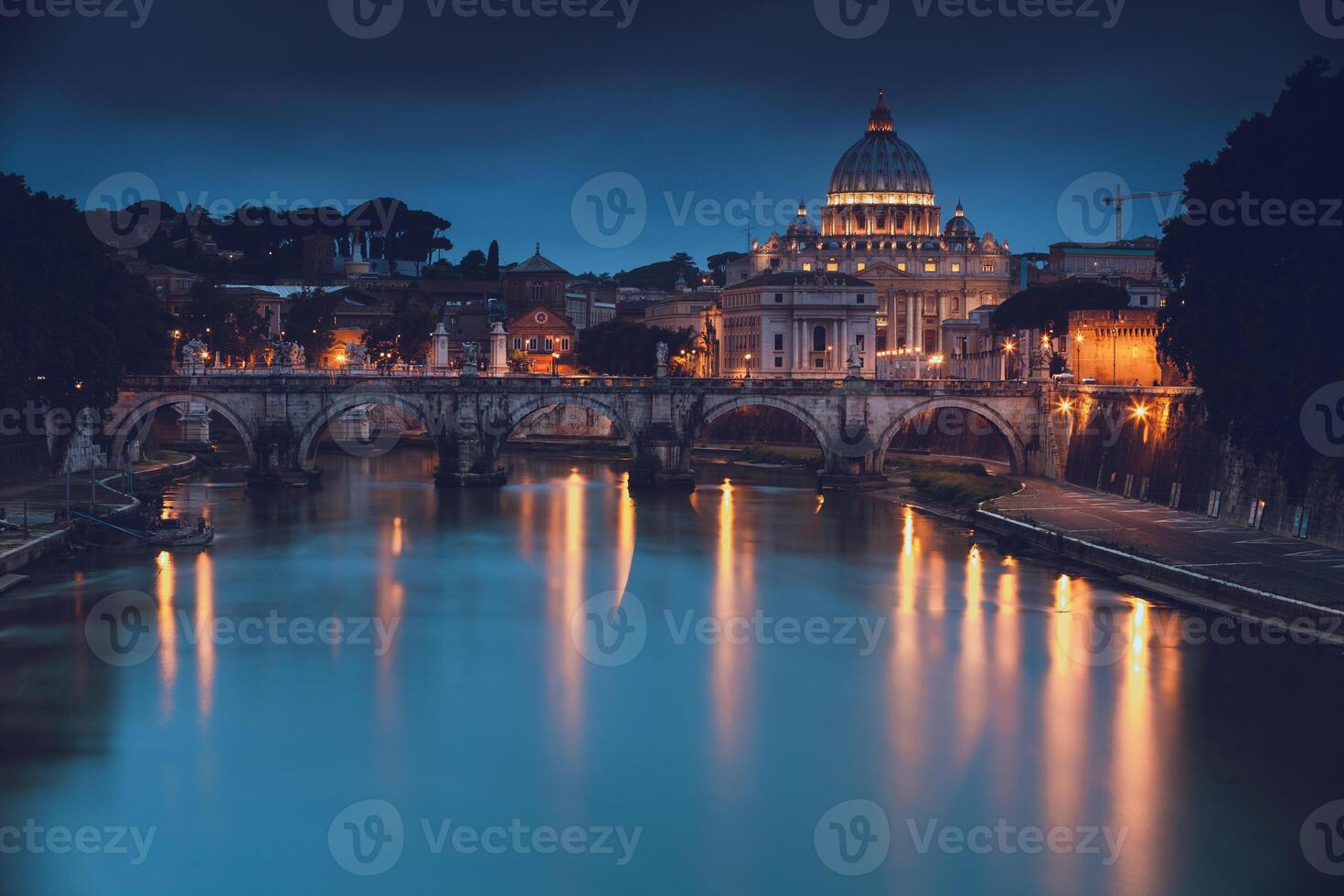 Italië iconisch Vaticaan stad nacht visie foto