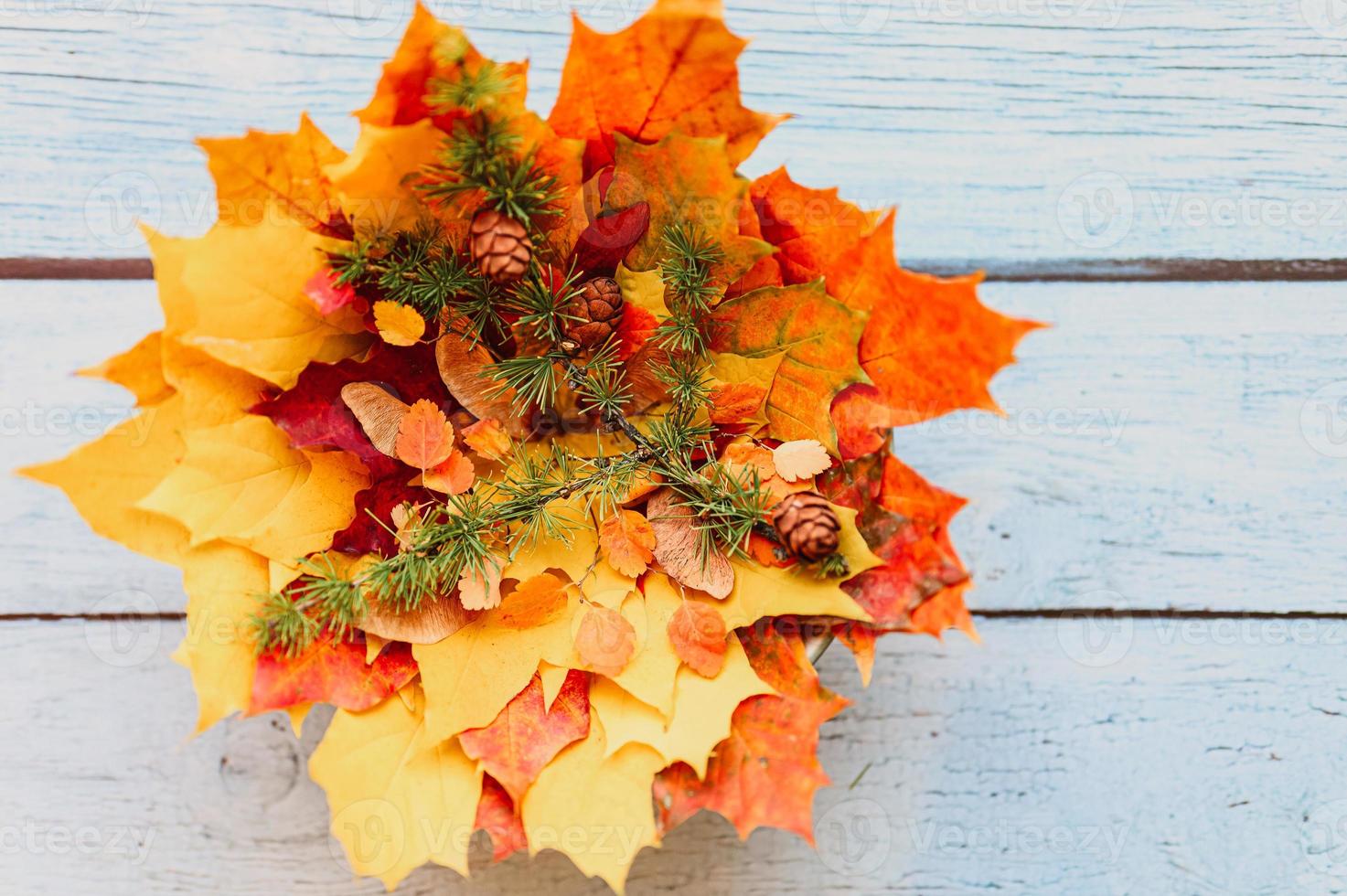 gouden herfst herfstbladeren plat liggend foto